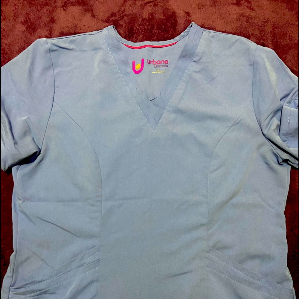 *SOLD*Urbane ultimate scrub top
